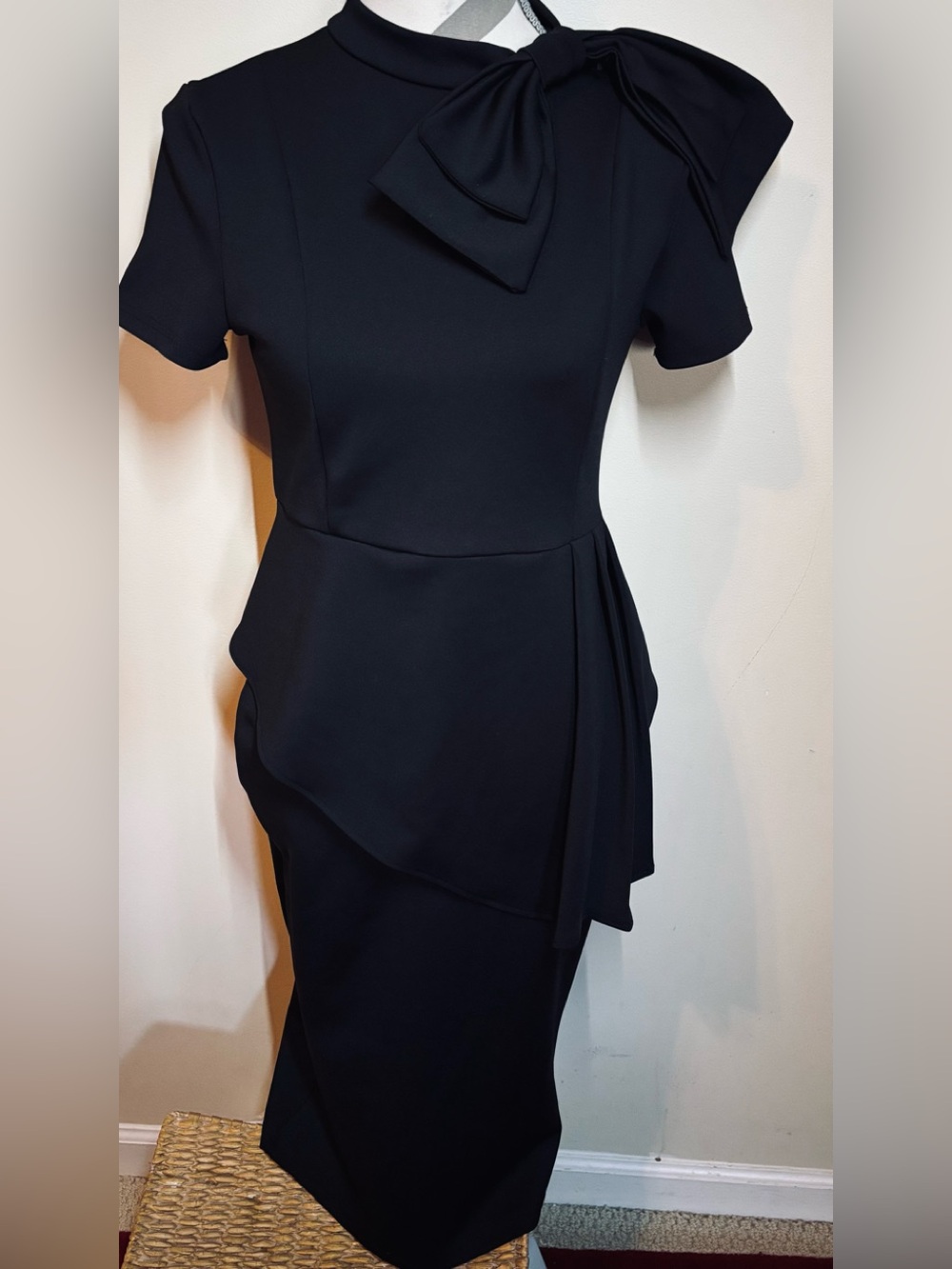 Elegant Black Short-Sleeve bow shoulder Peplum Dress
